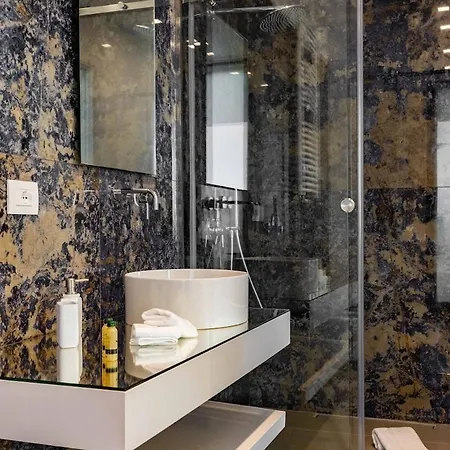 ヴィラ Jacuzzi Del Geranio チェファル